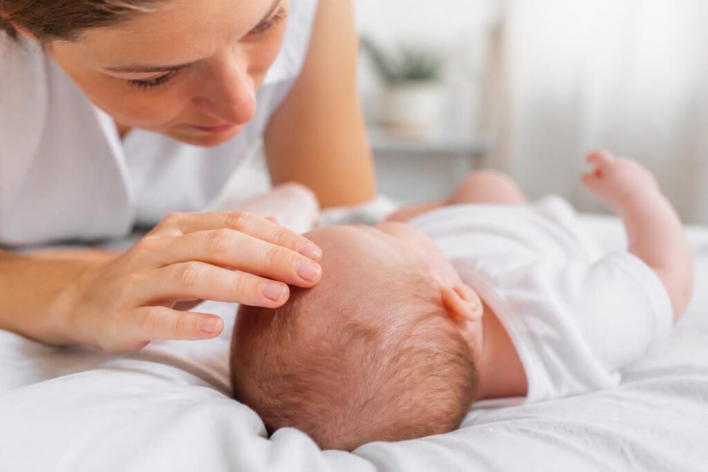 découvrez comment reconnaître les signes d'alerte liés à la fontanelle de votre bébé pour assurer sa santé et son bien-être.
